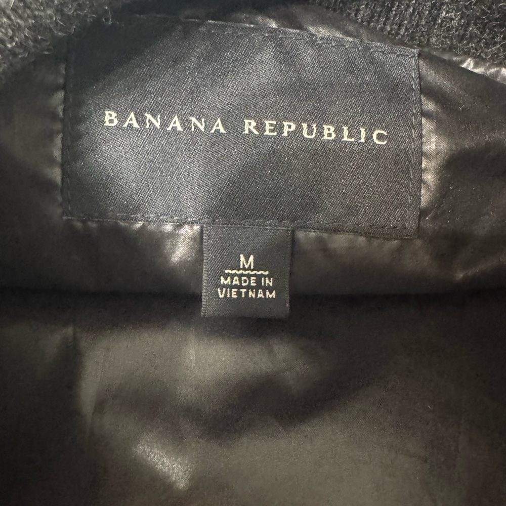 Banana Republic women’s grey insulated vest size medium - Picture 6 of 8